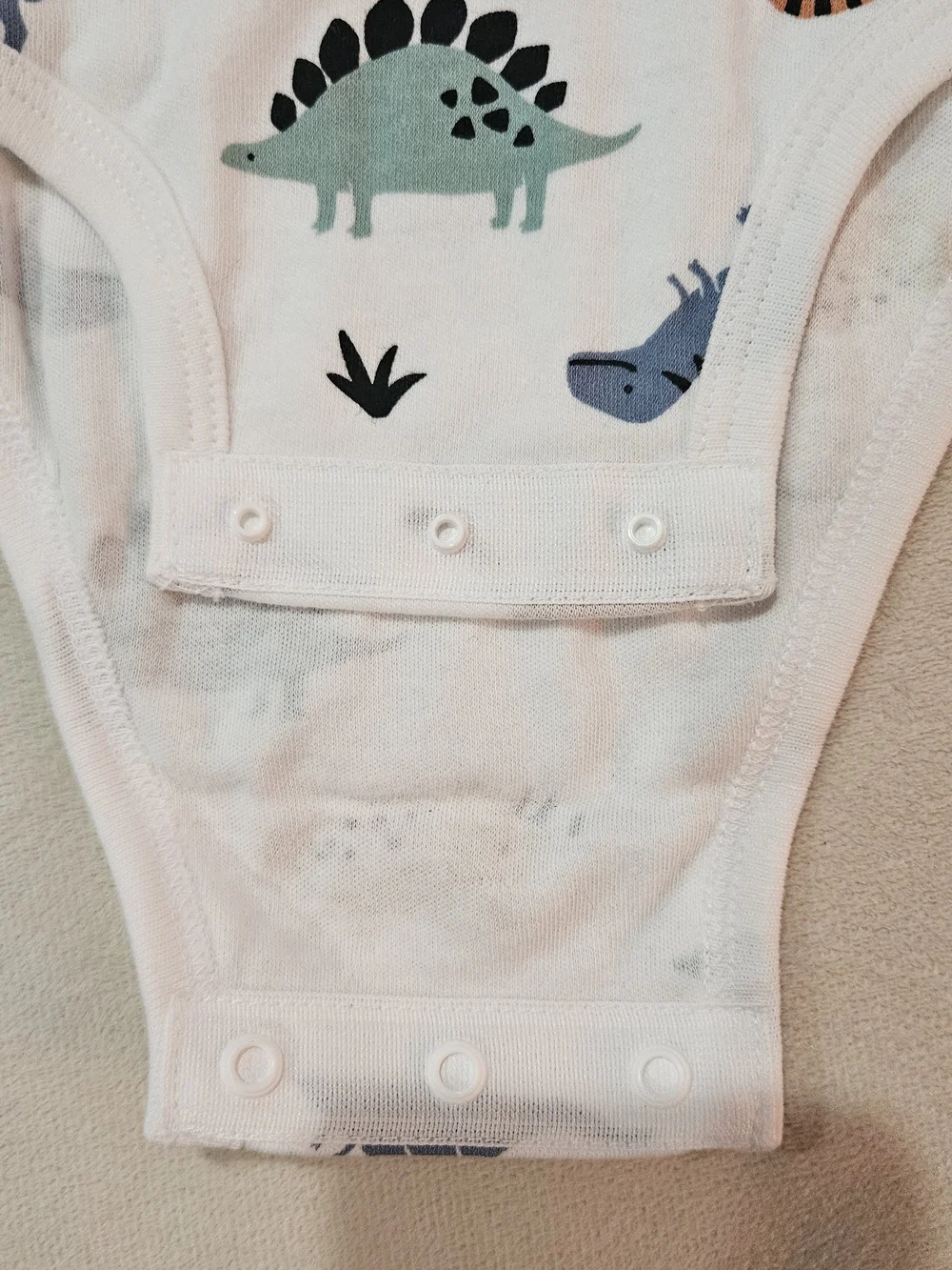 Pekkle White Long-Sleeve Dinosaur Bodysuit - 18 Months